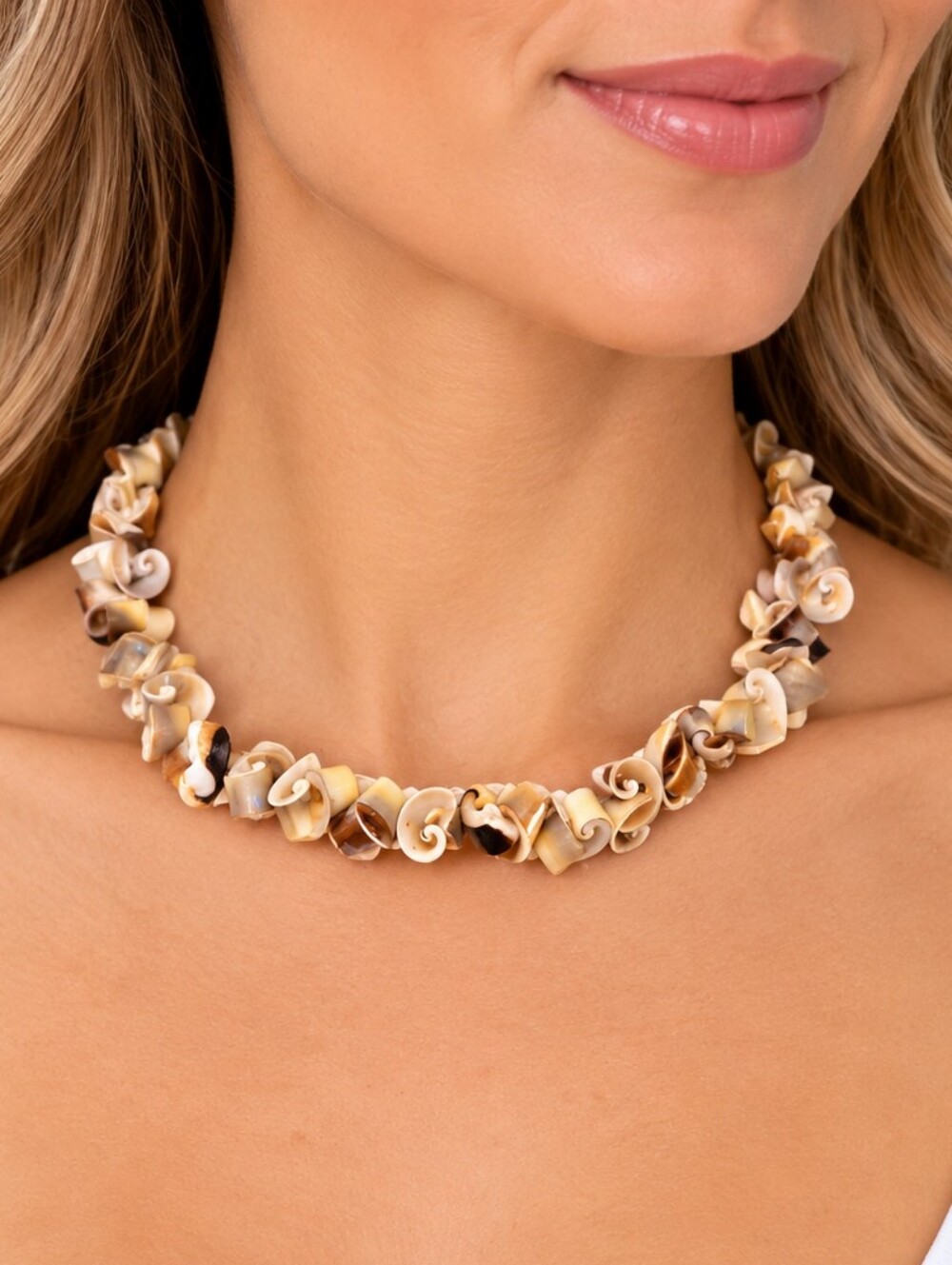 Vintage 1970s Spiral Puka Shell Choker Necklace